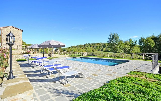 Villa with Private Pool near Cortona in Calm Countryside & Hilly Landscape
