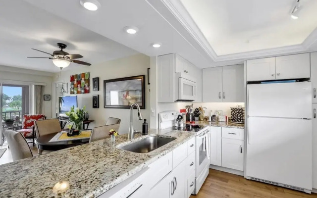 Island-style Condo With Pool, spa and Steps to Beach