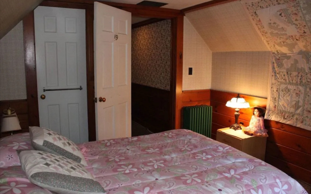 White Trellis Motel
