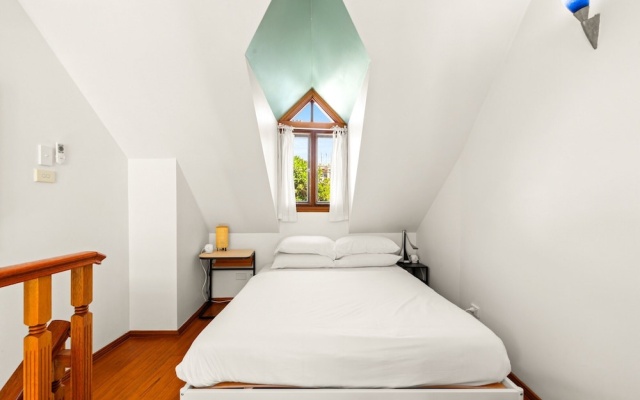Stylish Inner-city Terrace Home With Rooftop Deck – Guest Rooms – Sydney