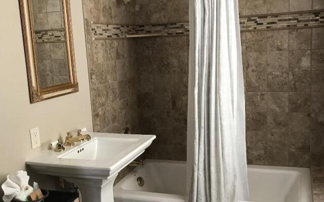 Riverside Hot Springs Inn & Spa - Adults Only