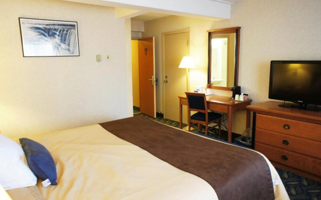 Travelodge by Wyndham Niagara Falls at the Falls