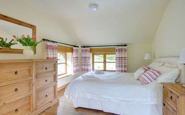 Spacious Holiday Home in Ganllwyd near River