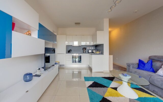 Centric and Spacious Apartment With Wifi and Balcony