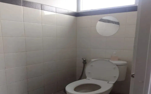 OYO 93998 Three J Living