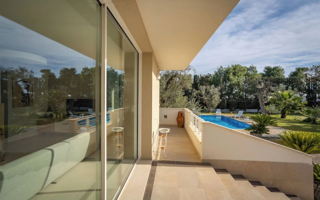 Villa Torricella Pool and Sunny Garden