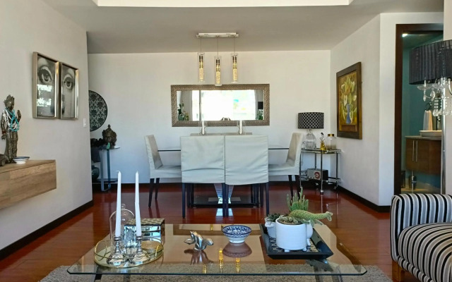 HOME apartment with Balcony - Queen Bed - 6th Floor