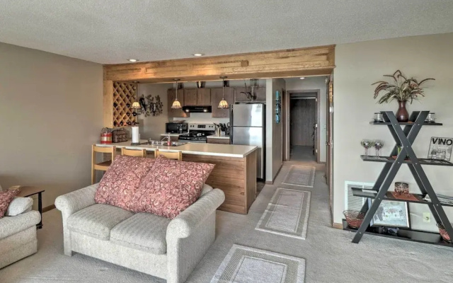 Pool + Fishing Docks: Couple's Lake Ozark Condo