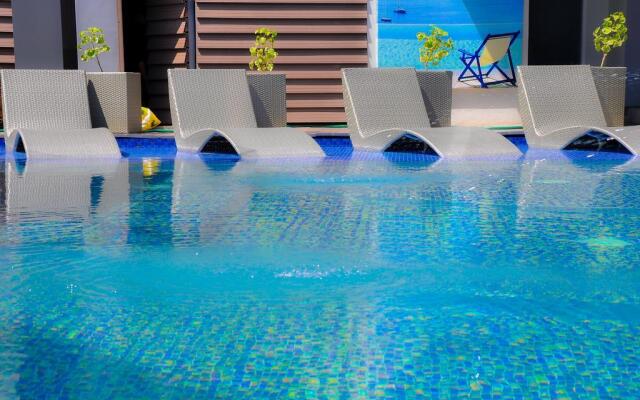 Eloisa Royal Suites
