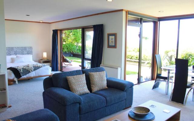 Lake View Garden Apartment