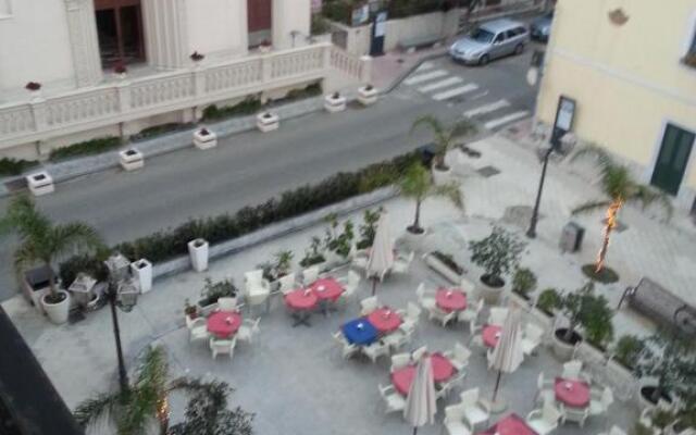 Appartamento di pregio In Piazza Durante Letojanni Taormina