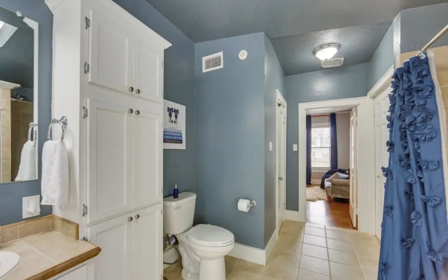 'the Pink Azalea' - Tyler Home w/ Yard + Patio!