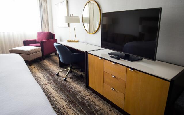 Crowne Plaza Edison by IHG
