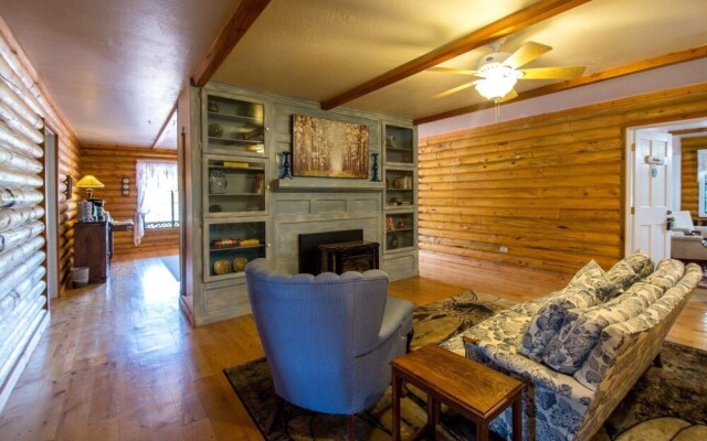 Quarter Horse Inn / Heather Room