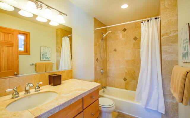 Pinnacle Vista by Tahoe Mountain Properties