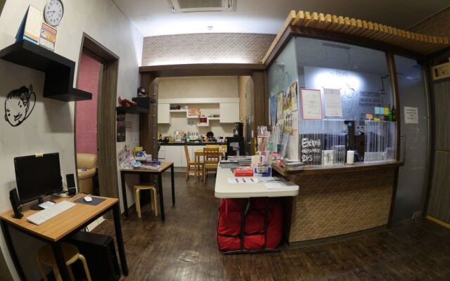 HI Guest House - Hostel