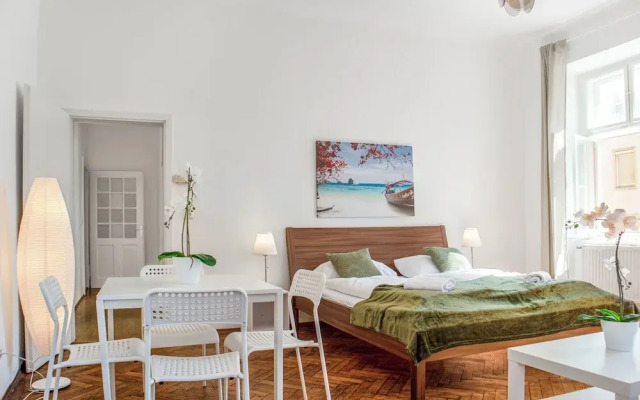 Group Stay Comfortable Multi Apart