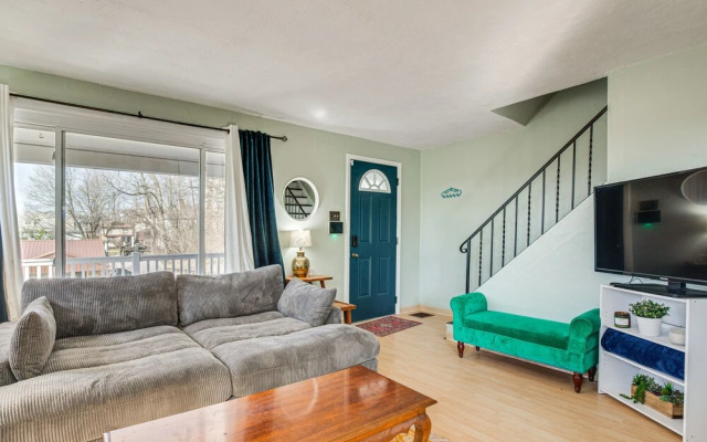 Pet-friendly Pittsburgh Home: 3 Mi to Downtown!