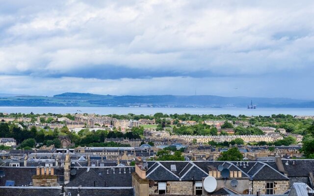 JOIVY Luxury George Street Apartments: Castle Suite