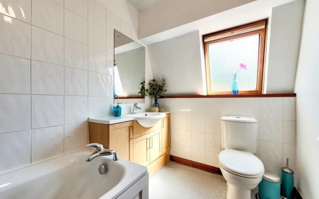 Charming and Quiet 3-bed House Near City Centre