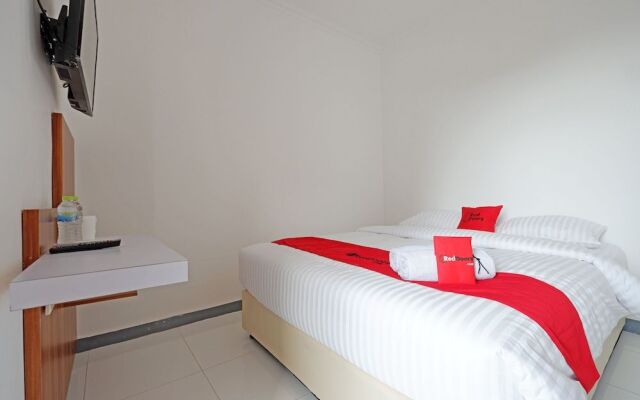 OYO 90426 Near Mall Ciputra 2