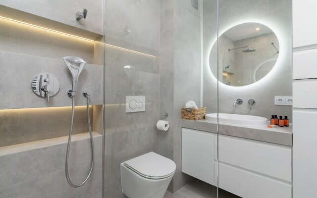 Modern Apartment With Parking by Renters