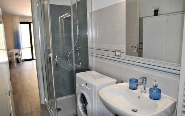 Dinky Home Air-conditioned Penthouse With sea View Terrace