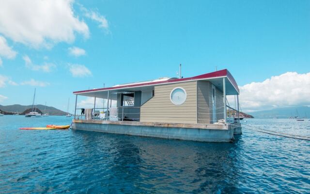 Aqua Lodge