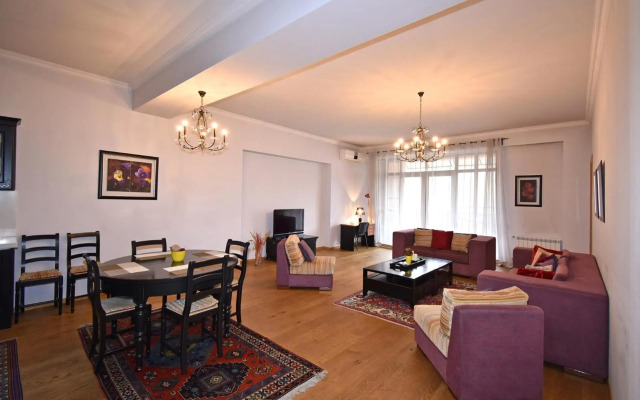 Aram street, 2 bedrooms Beautiful and Spacious apartment DI486