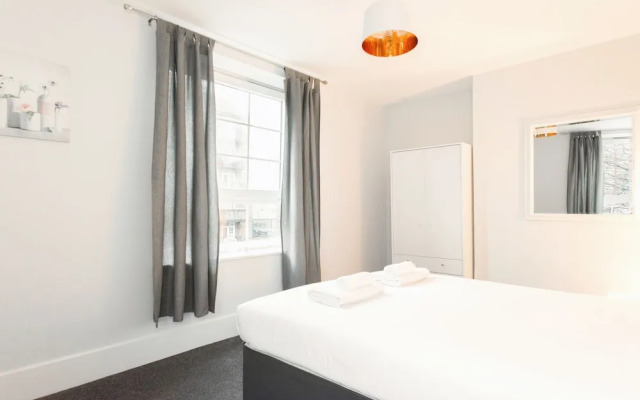 Platinum Apartments near Angel Station 9989