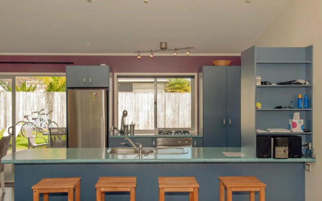 Sands Beach House - Matarangi Holiday Home