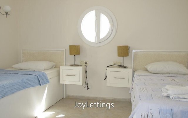 Villa ST01 by JoyLettings
