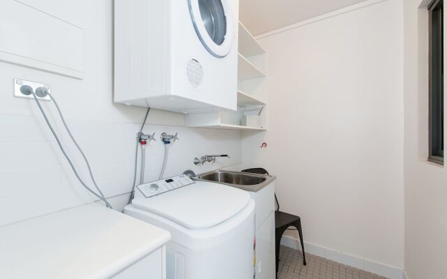 The Deckhouse, 22/26 One Mile Close