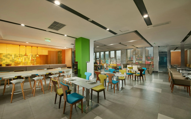 Holiday Inn Express Leshan City Square by IHG