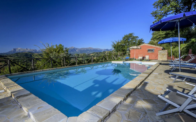 Beautiful studio in Monte San Martino surrounded by nature