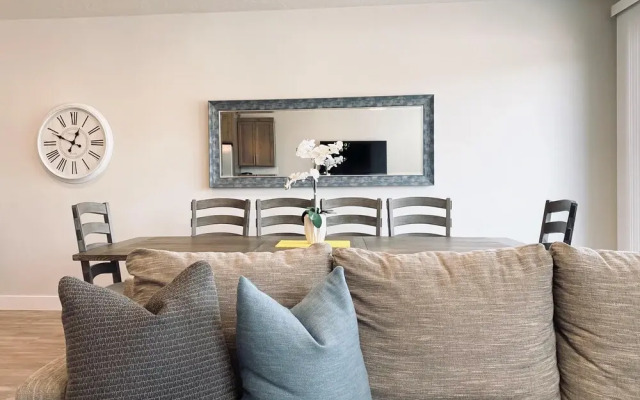 Stargazer Luxury Condo, Rooftop Views, Private Hot Tub