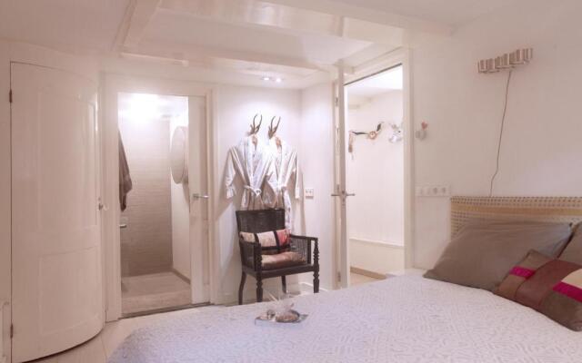 Cozy Canal Studio