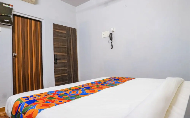 Fabhotel Tan Square