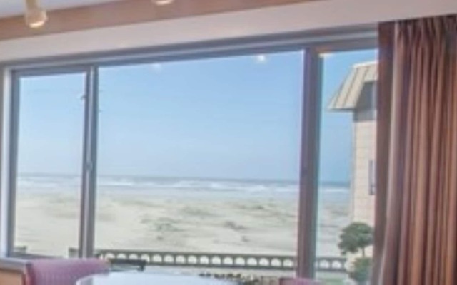 Ebb Tide Oceanfront Inn