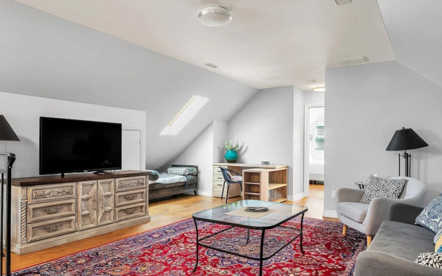 Private 2bdrm Unit With Ensuite Laundry - U5A