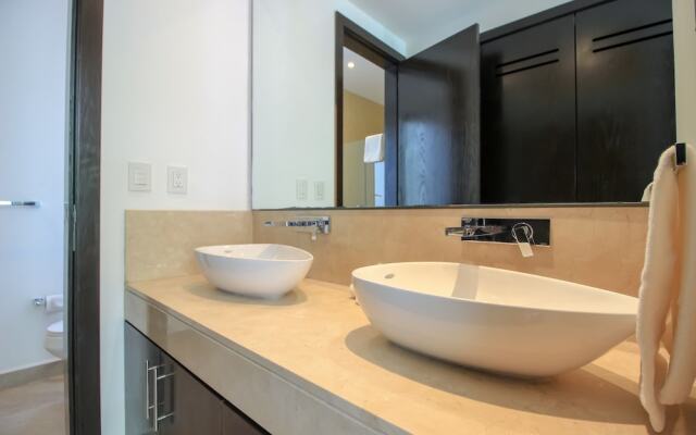 Apt in Exclusive Building by Olahola