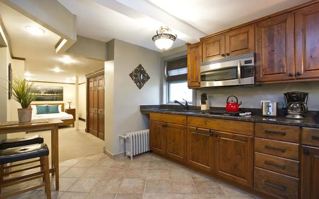 Architectural 1BR in Lincoln Park by Sonder