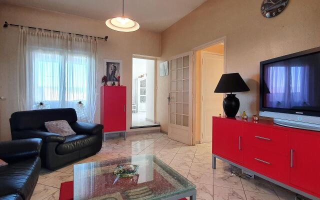 Majestic Villa in Homps With Private Pool