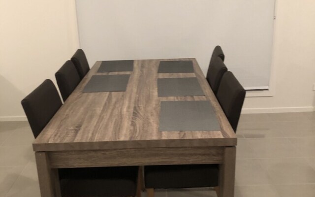 Apple House Tarneit North