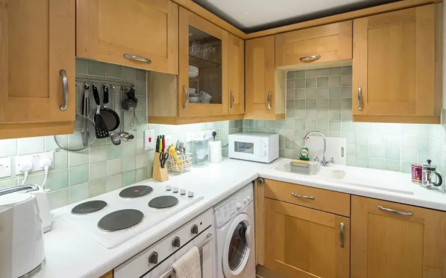 1BD Modern City Oasis: Near London Attractions