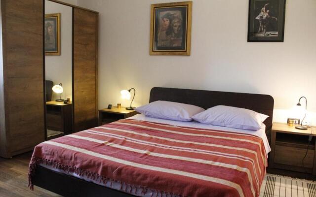Mon Perin Castrum - House of Nice Memories