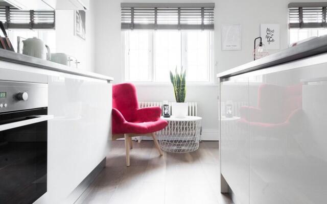 The Soho Hideout  - Modern & Bright 2BDR in Central London