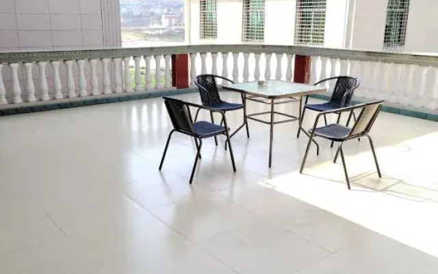 Longhai Yijian B&B