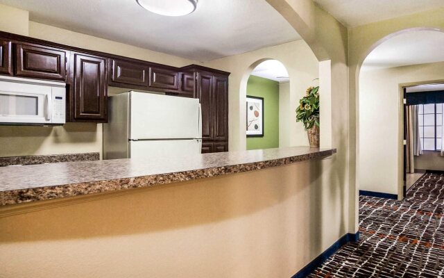 Rodeway Inn & Suites East/I-44