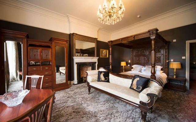 East Walls Hotel